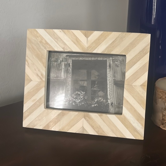 Chevron Patterned Cream and Tan Photo Frame - Picture 1 of 2